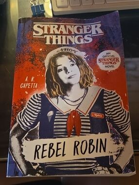 Stranger Things: Rebel Robin — Official Novel (Red/Blue)